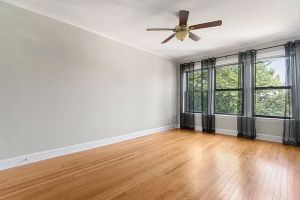 Chicago, IL 60618,3151 W Wellington AVE #3