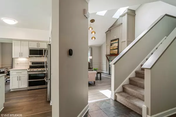 Libertyville, IL 60048,915 Suffolk CT