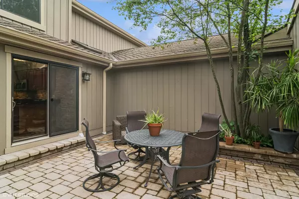 Lake Barrington, IL 60010,224 Bluff CT