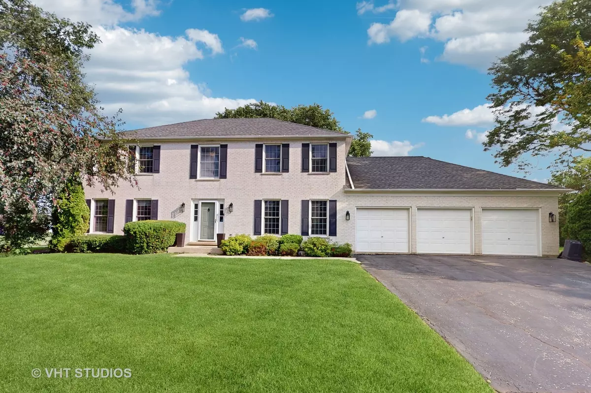 Sleepy Hollow, IL 60118,900 Holly CT