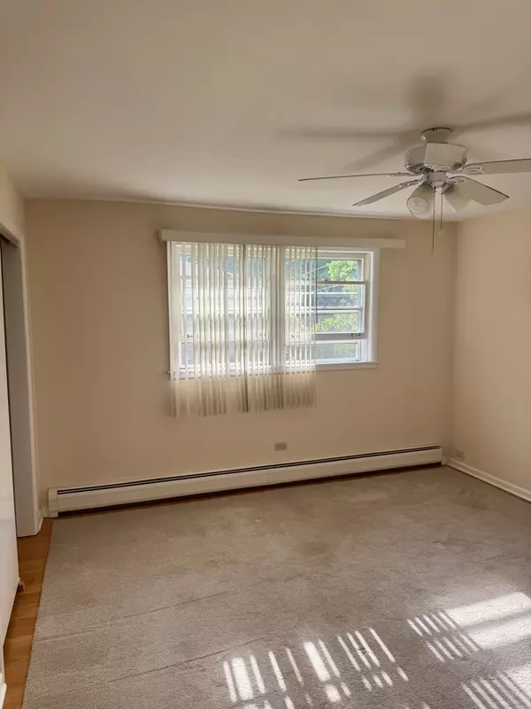 Clarendon Hills, IL 60514,731 56TH ST #2
