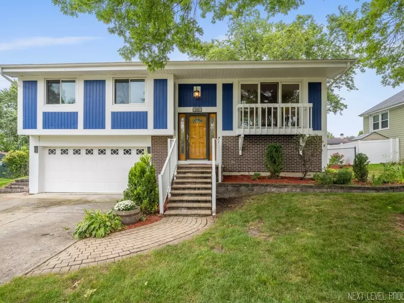 259 Cunningham LN, Bloomingdale, IL 60108