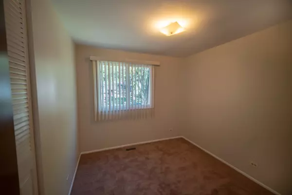 Wheaton, IL 60189,1302 Oxford LN