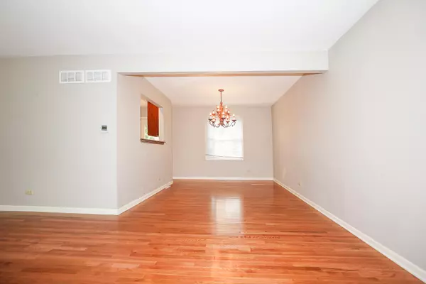 Naperville, IL 60540,1329 STONEGATE RD
