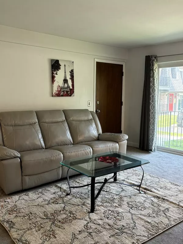 Palatine, IL 60067,912 S Plum Grove RD #121