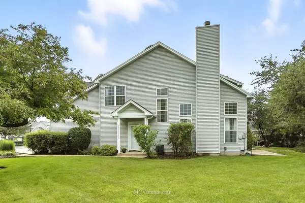 411 Huntington CT, Oswego, IL 60543