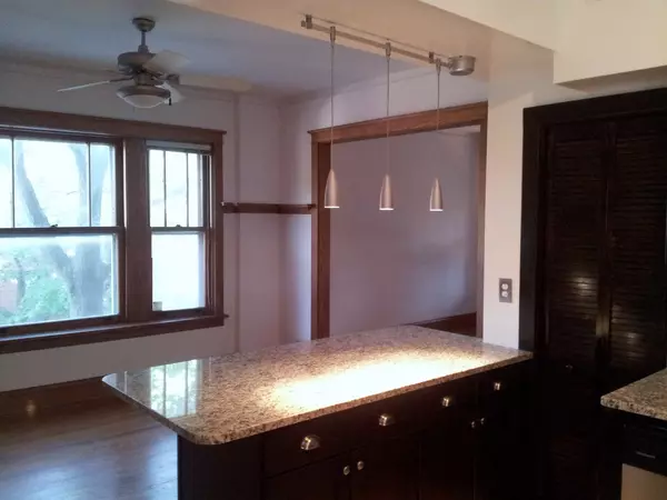 Chicago, IL 60657,Address not disclosed