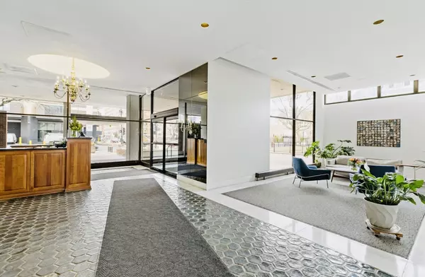 Chicago, IL 60660,6171 N Sheridan RD #2202