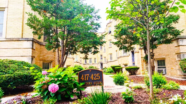 425 Wisconsin AVE #2W, Oak Park, IL 60302