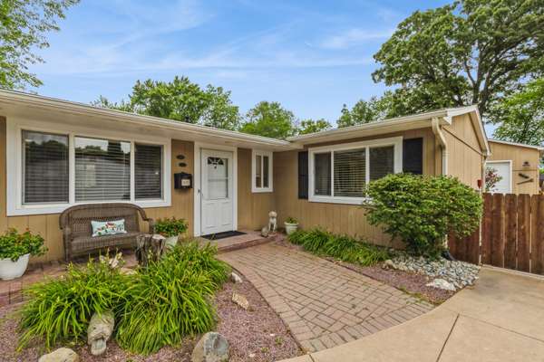18564 W Judy DR, Gurnee, IL 60031