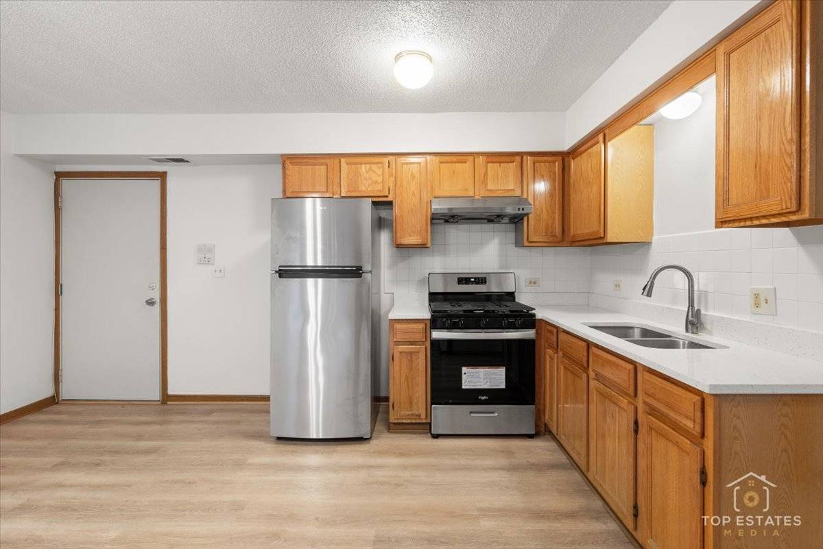 Chicago, IL 60616,222 W 26th ST #202