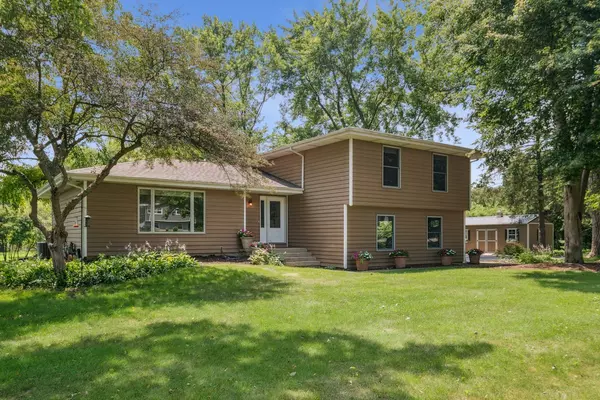 41W121 Foal LN, Elburn, IL 60119