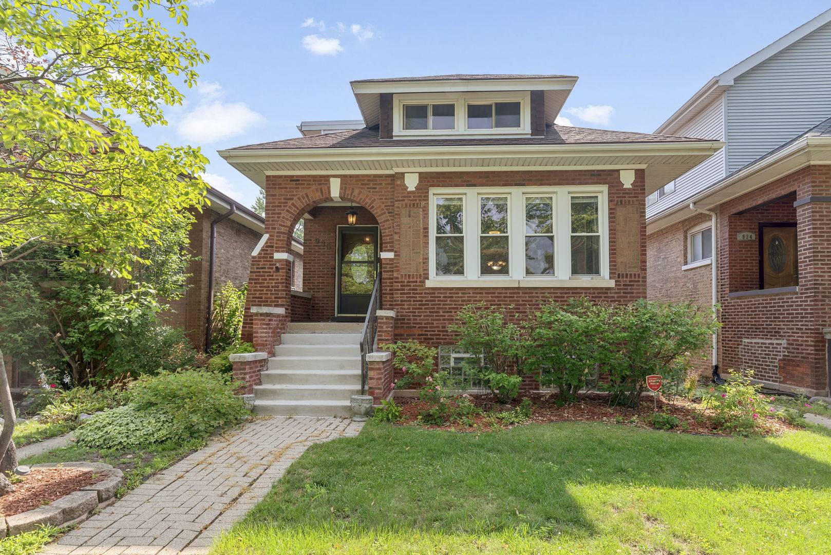 936 N Ridgeland AVE, Oak Park, IL 60302