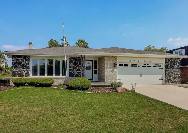 7649 Apple Tree LN, Willowbrook, IL 60527