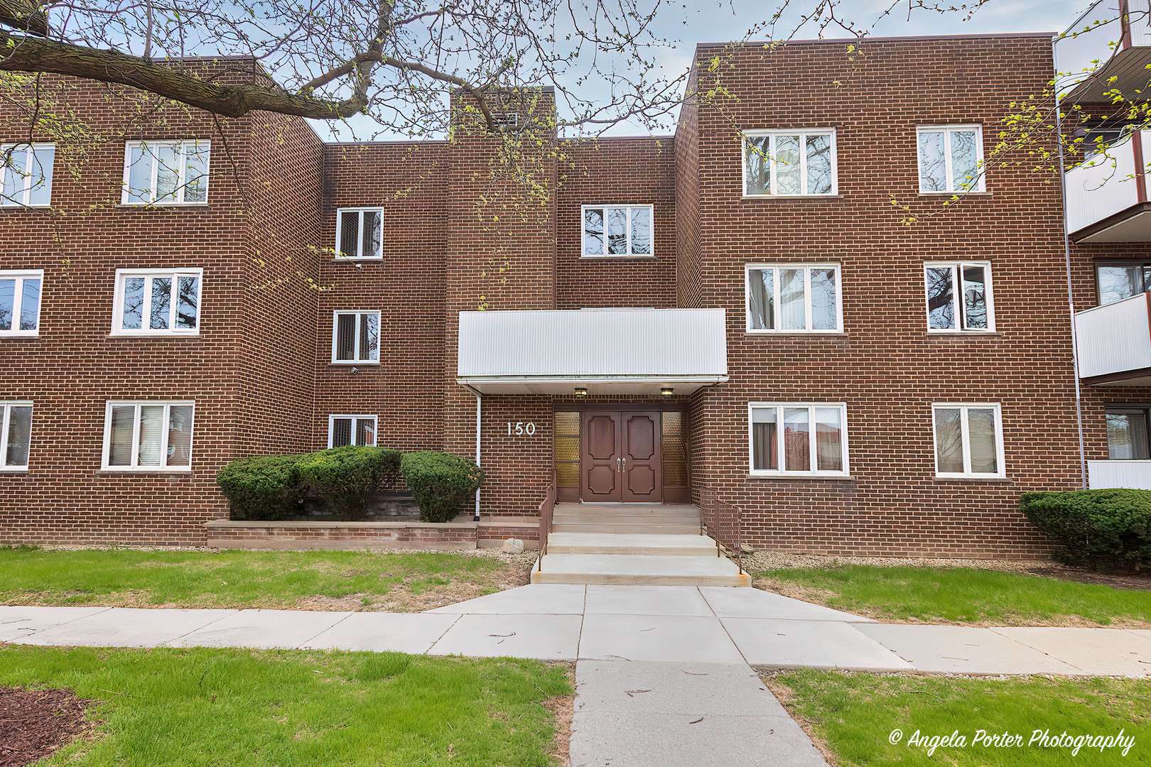 150 E Grand AVE #302, Elmhurst, IL 60126