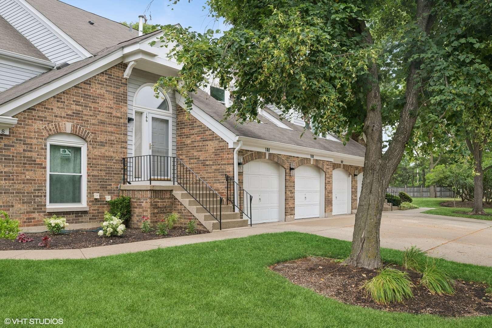 166 Willow Pkwy #166, Buffalo Grove, IL 60089