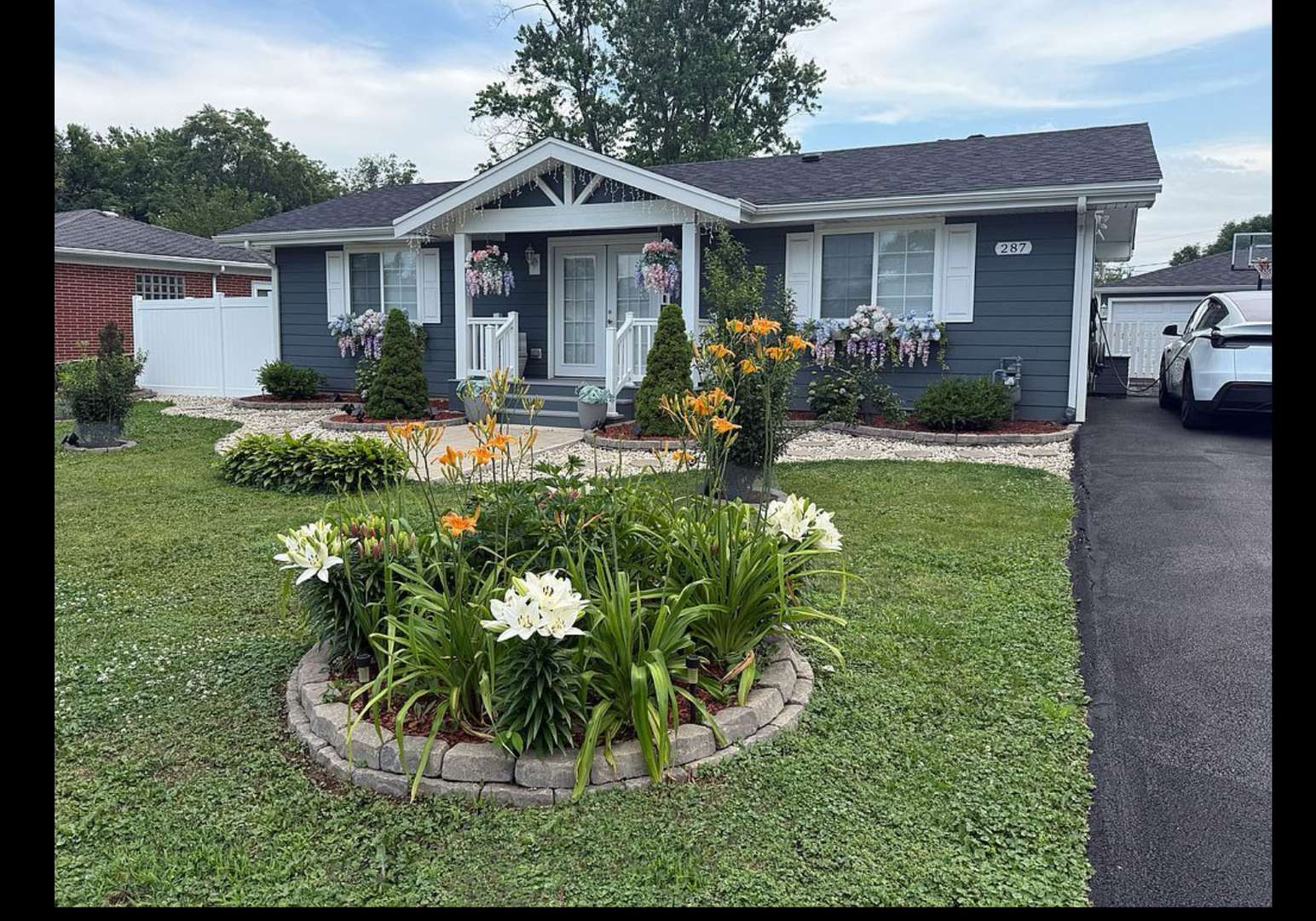 17W287 Stillwell RD, Oakbrook Terrace, IL 60181