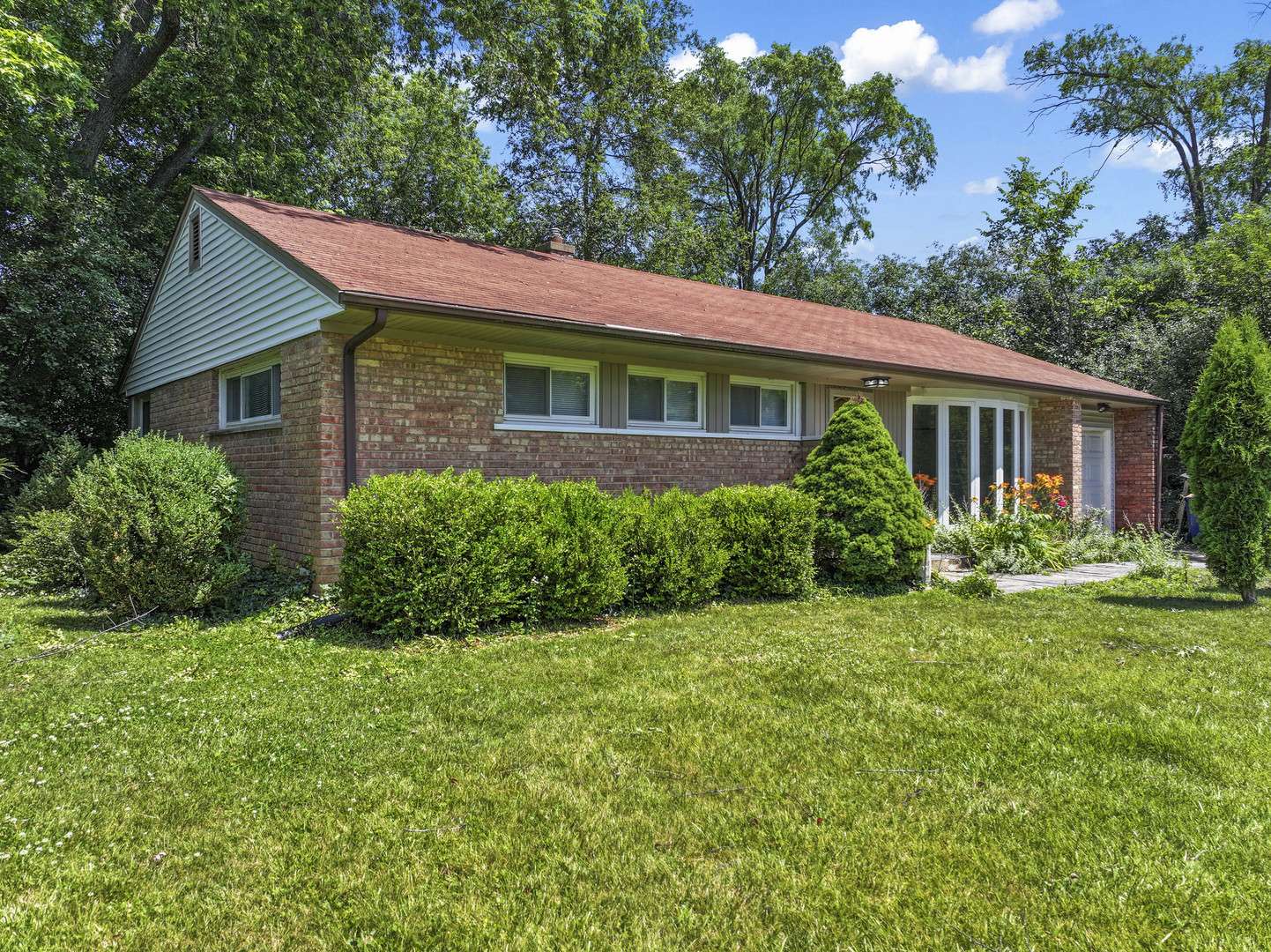 Northbrook, IL 60062,1121 Whitfield RD