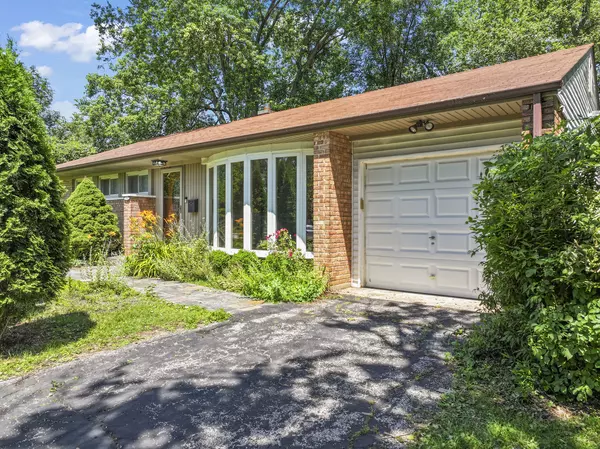 Northbrook, IL 60062,1121 Whitfield RD