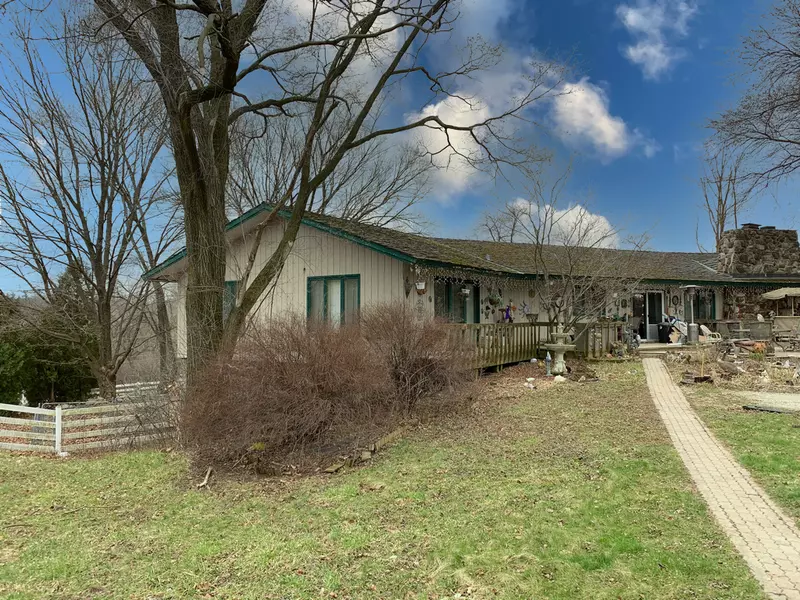 706 E Burnett RD, Island Lake, IL 60042