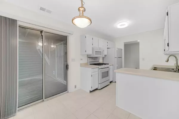 Schaumburg, IL 60193,200 Columbia CT #5