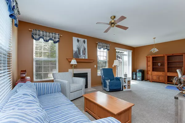 Sugar Grove, IL 60554,206 Brompton LN #A