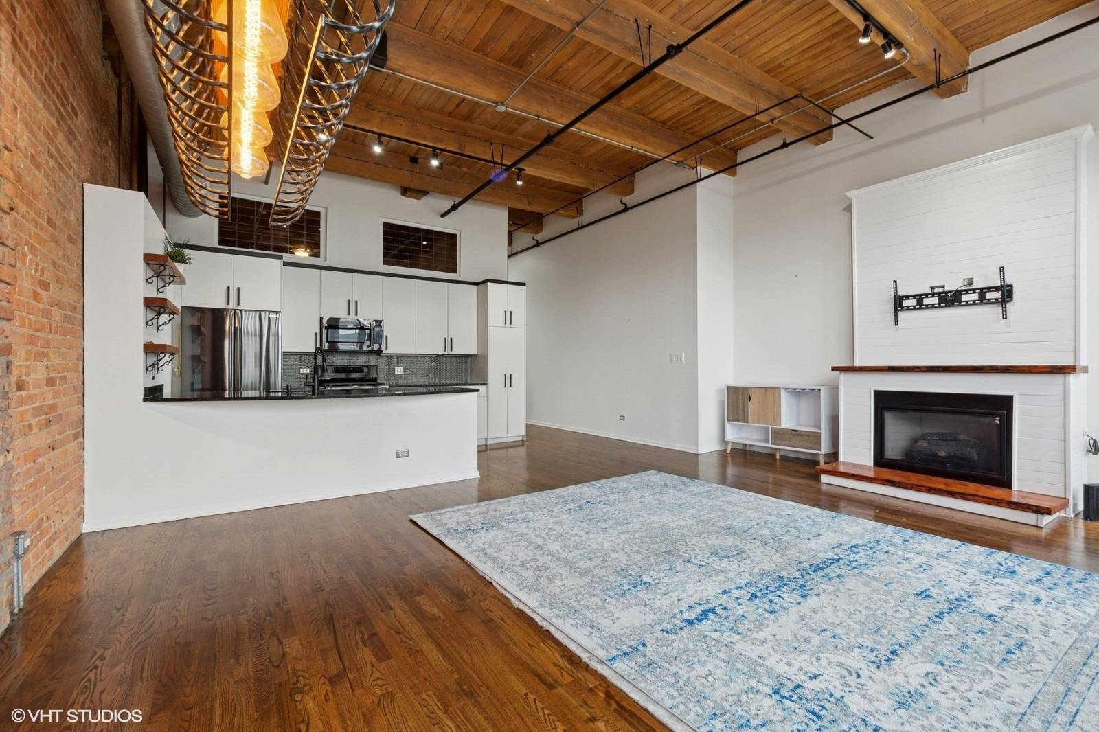 Chicago, IL 60605,1243 S WABASH AVE #302