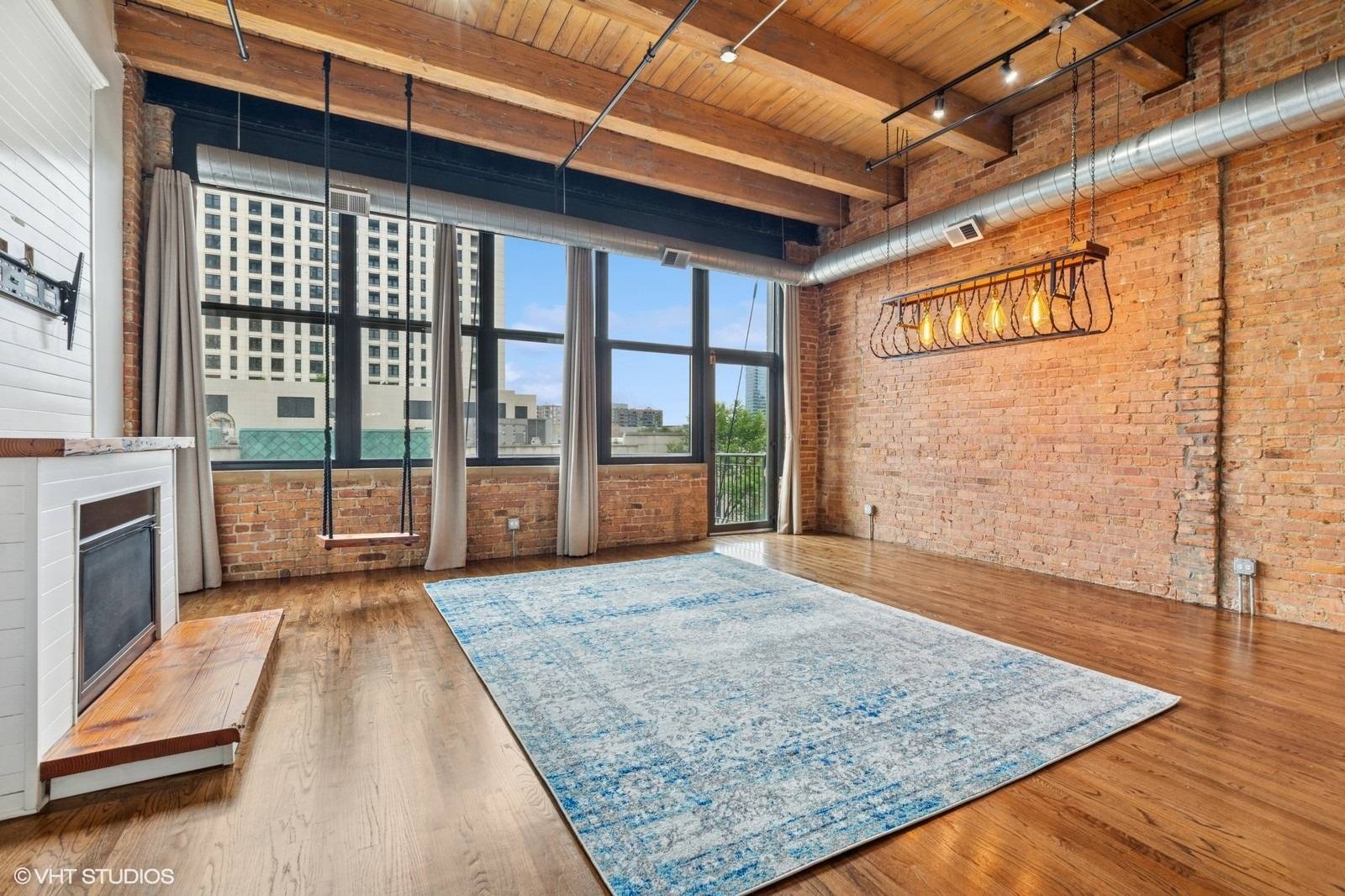 Chicago, IL 60605,1243 S WABASH AVE #302