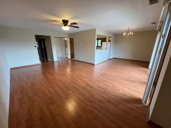 Orland Park, IL 60462,14551 S RAVINIA AVE #3-A