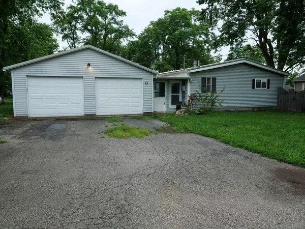 13 Maple LN, Camargo, IL 61919