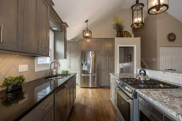 North Aurora, IL 60542,606 Holly CT