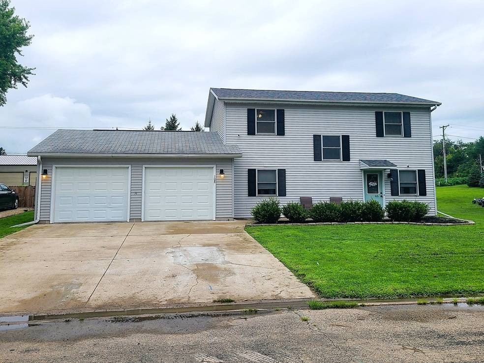 108 Hillside DR, Polo, IL 61064