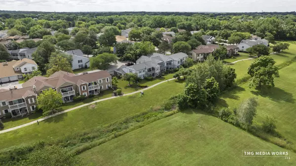 Naperville, IL 60565,2163 Lancaster CIR #202B