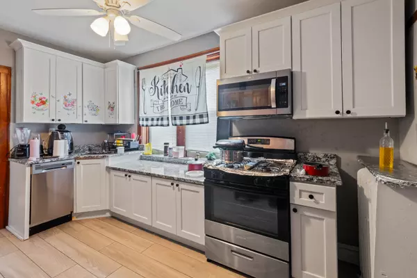 Chicago, IL 60645,2110 W Arthur AVE