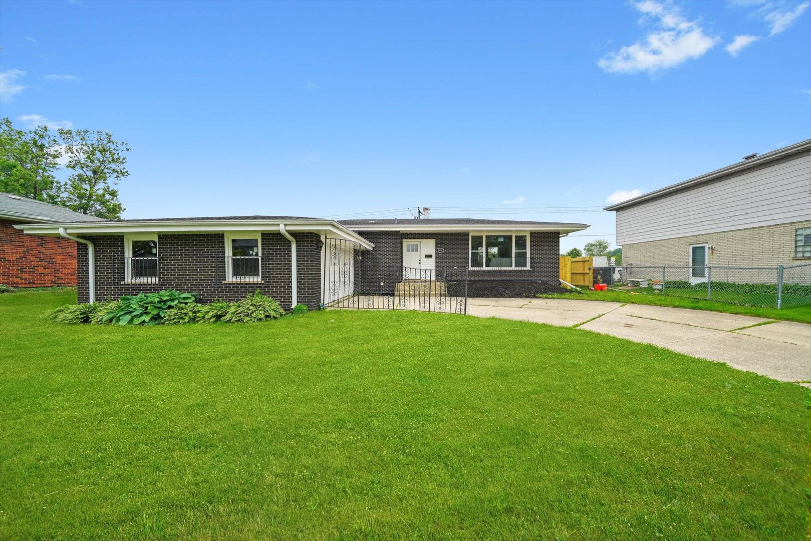 243 S Walnut ST, Glenwood, IL 60425