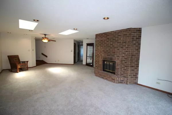 Palos Heights, IL 60463,7853 W Oak Hills CT #2DR