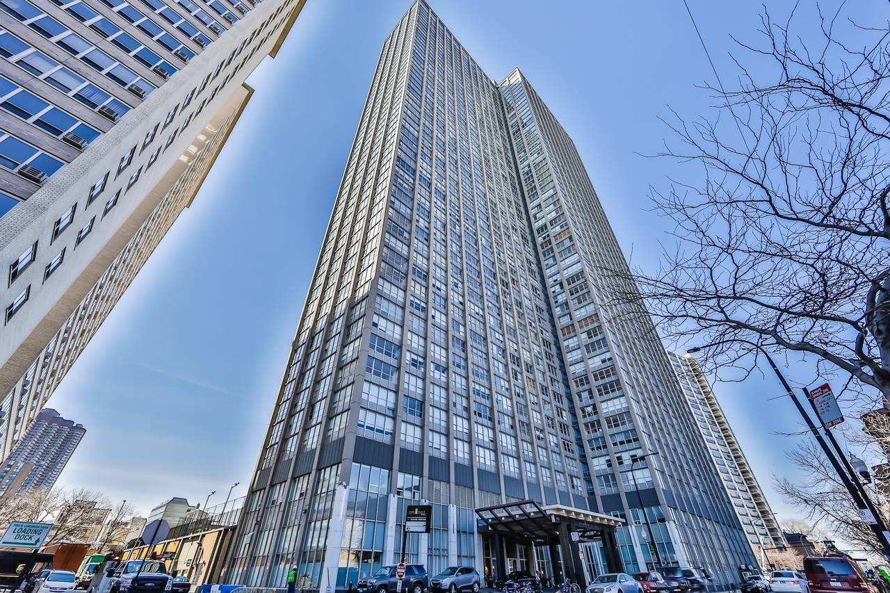 655 W IRVING PARK RD #1201, Chicago, IL 60613