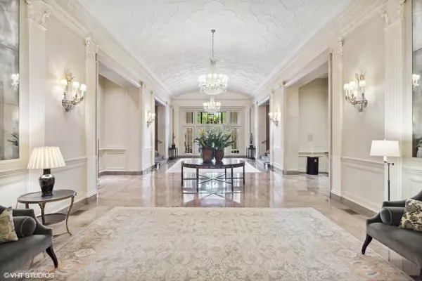 Chicago, IL 60611,189 E Lake Shore DR #15W