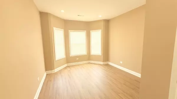 Chicago, IL 60617,9738 S Avenue L AVE #1