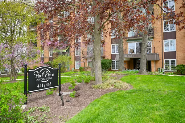 Glen Ellyn, IL 60137,441 Park BLVD #3I