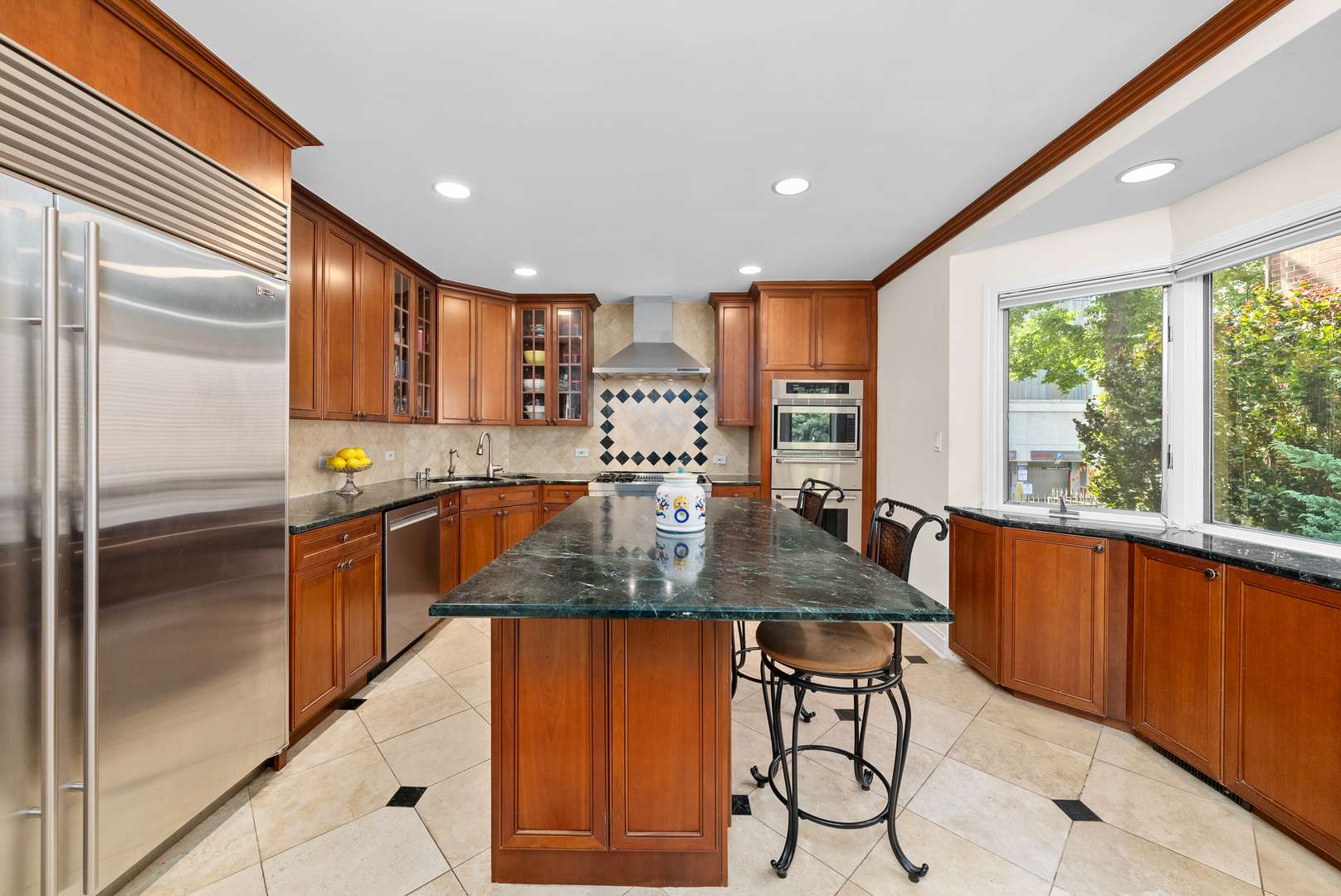 Chicago, IL 60610,55 W Goethe ST #1222