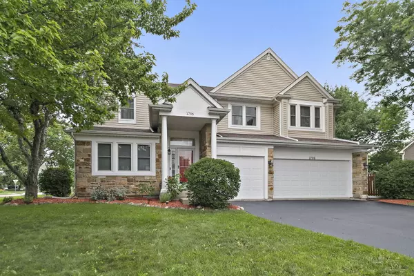 1796 Nashville LN, Crystal Lake, IL 60014