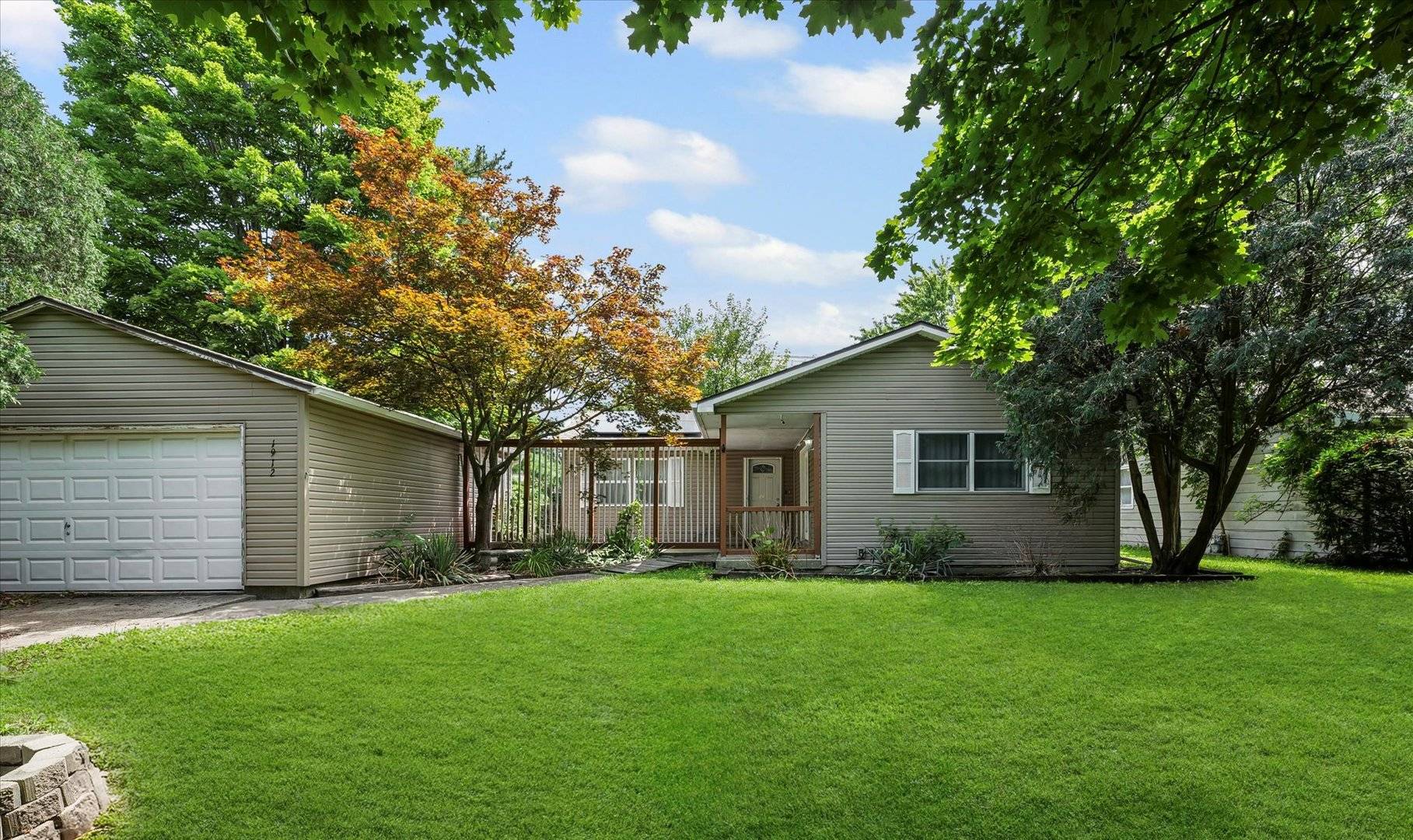 1912 Scottsdale DR, Champaign, IL 61821