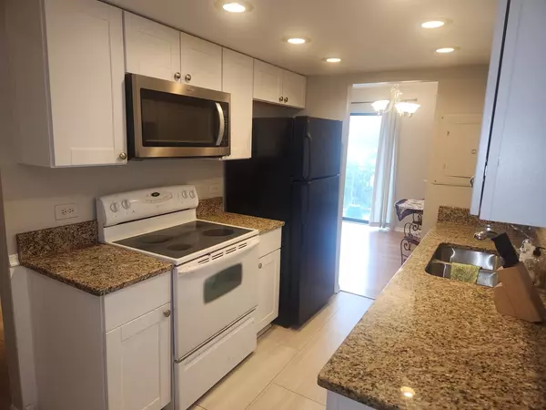 Willowbrook, IL 60527,6340 AMERICANA DR #507