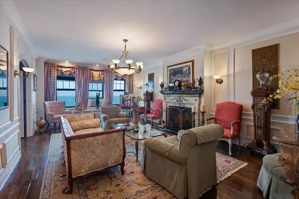 Chicago, IL 60649,7321 S South Shore DR #12A