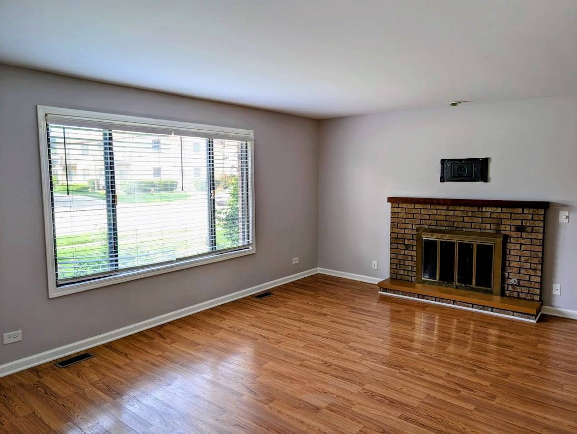 South Elgin, IL 60177,1003 Manchester CT #1003