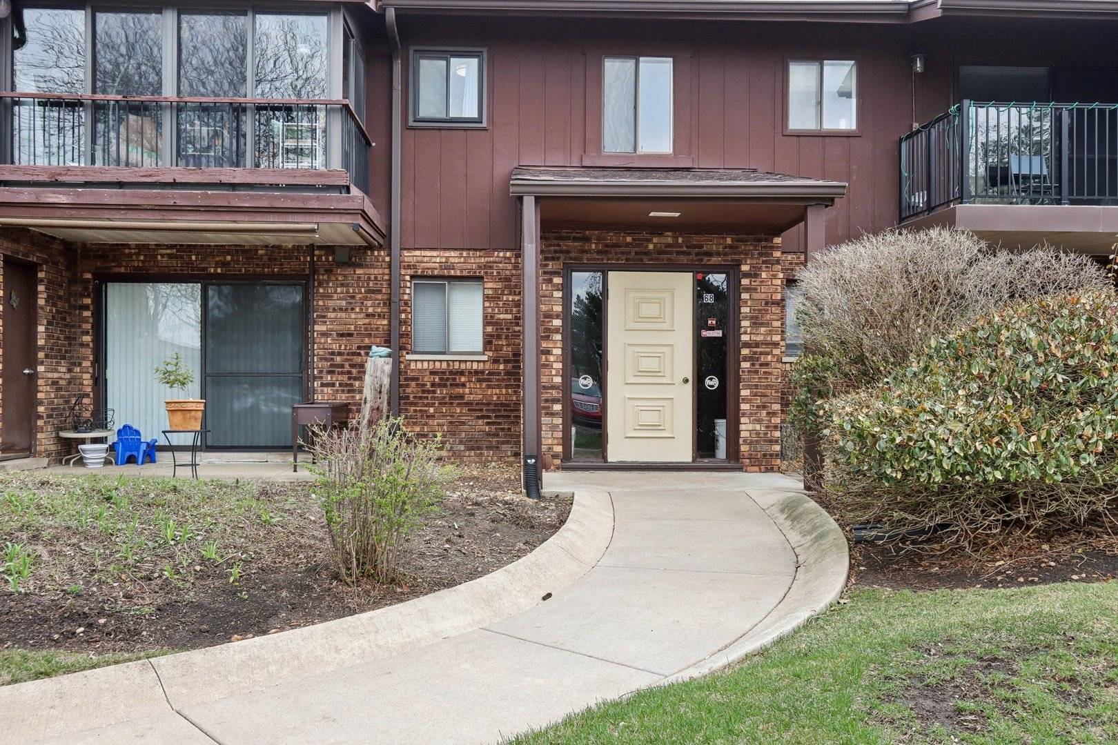 Westmont, IL 60559,68 Pier DR #102