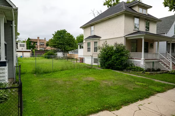 Chicago, IL 60649,7816 S Marquette AVE