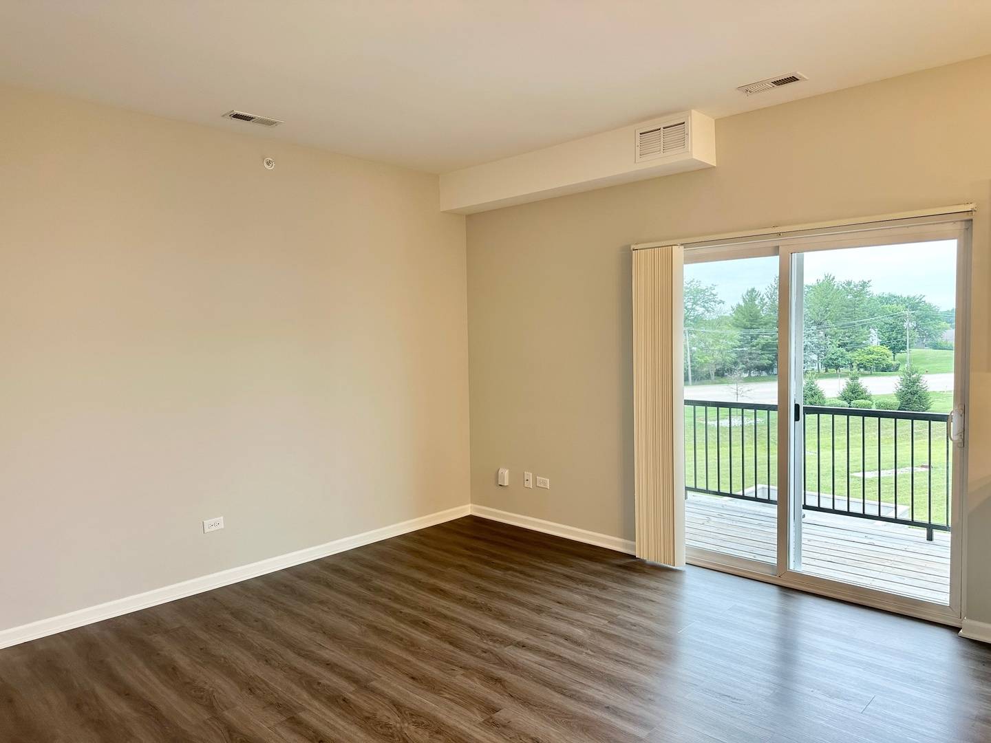 East Dundee, IL 60118,855 E Main ST #3E