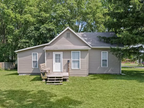 914 E Washington ST, Monticello, IL 61856